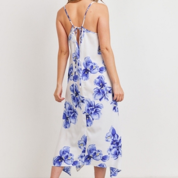 - Asymmetric Hem Floral Print Flowy Dress - Picture 2 of 6